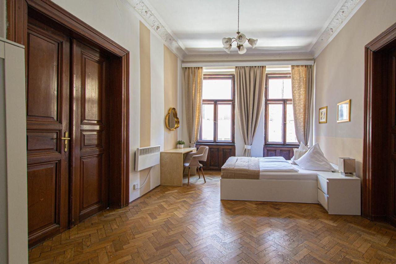 For Celebrations Spacious 3Bdr Apartment With Balcony Praha Eksteriør bilde