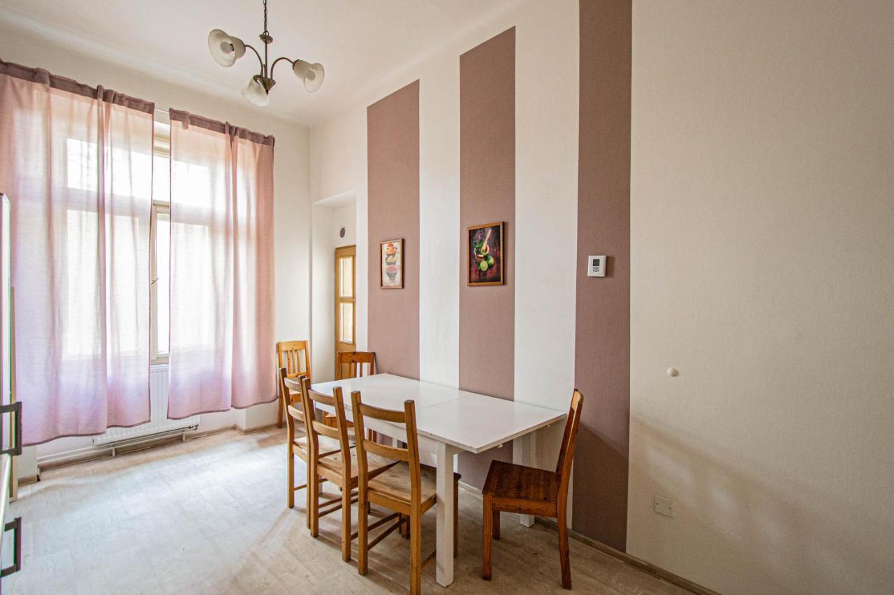 For Celebrations Spacious 3Bdr Apartment With Balcony Praha Eksteriør bilde