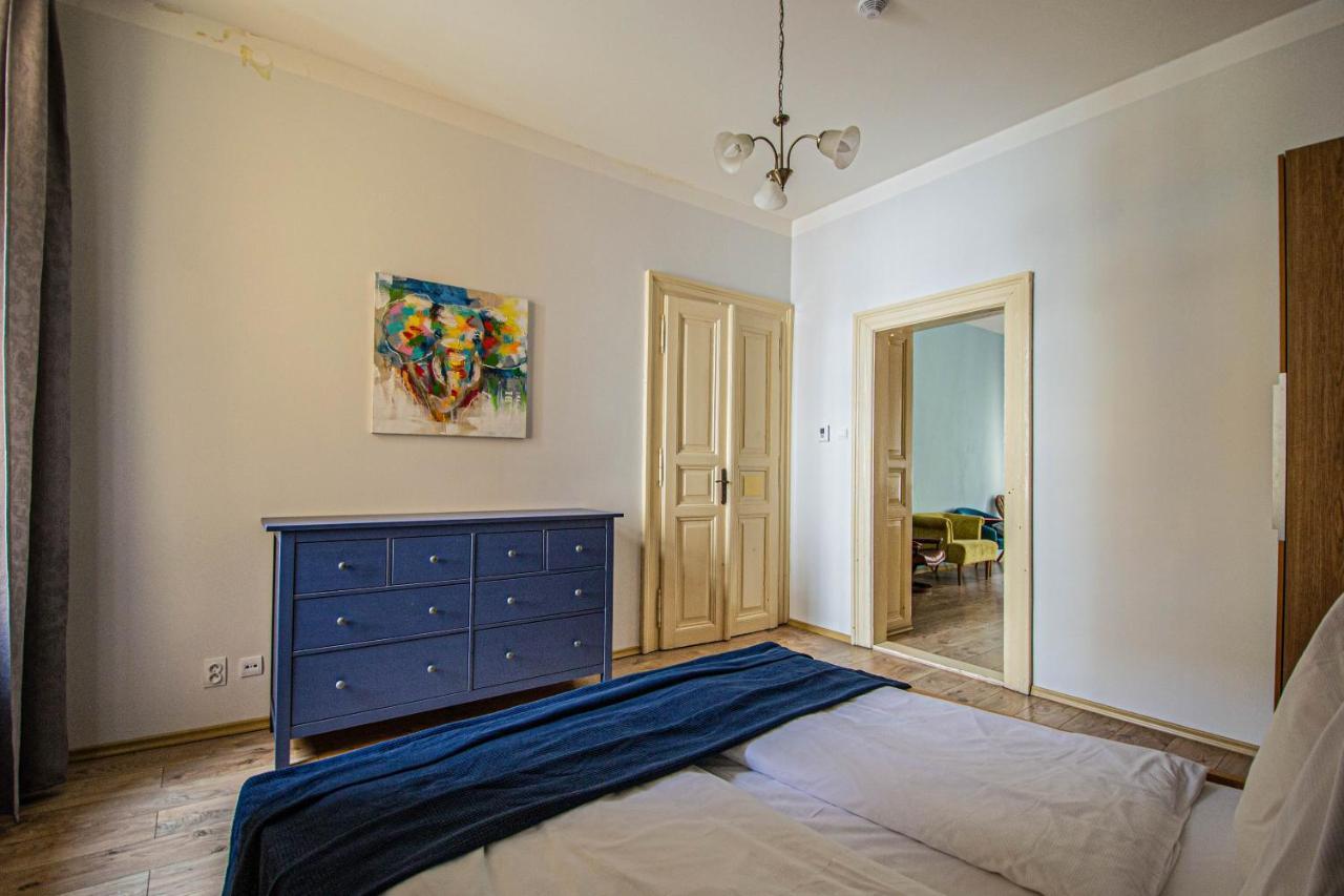 For Celebrations Spacious 3Bdr Apartment With Balcony Praha Eksteriør bilde