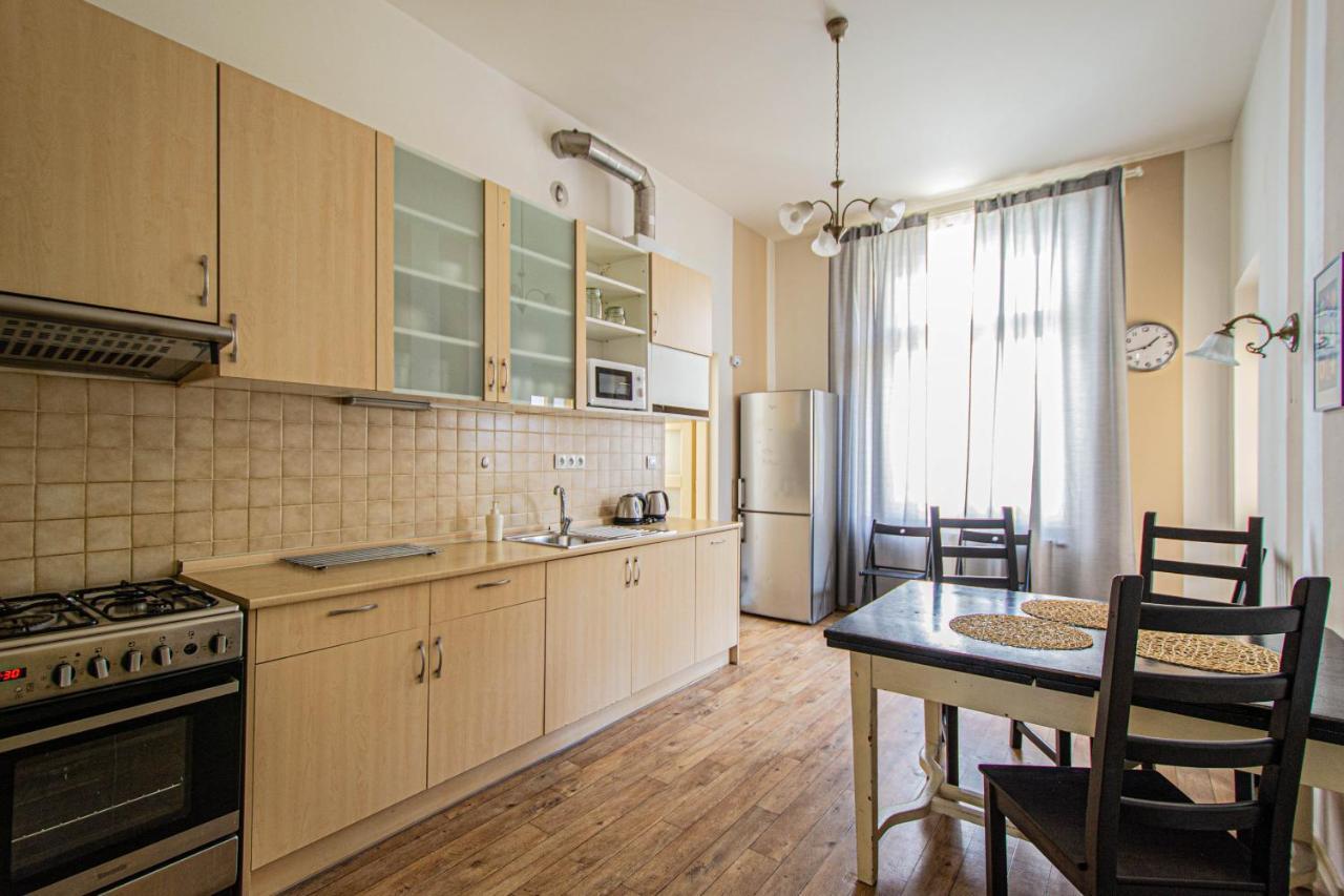 For Celebrations Spacious 3Bdr Apartment With Balcony Praha Eksteriør bilde